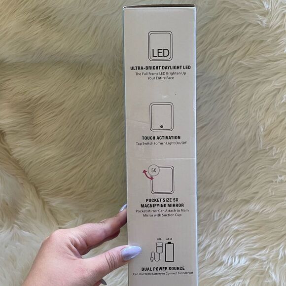 Light up makeup mirror - Picture 3 of 3